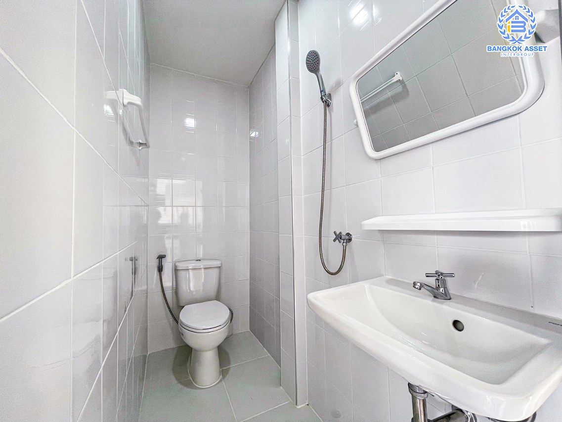 *****บ้านเดี่ยวมือสองนนทบุรี โครงการ กฤษดานคร10 รัตนาธิเบศร์ เนื้อที่กว้างขวางถึง 108 ตร.ว. ฟังก์ชัน 5 ห้องนอน 4 ห้องน้ำ 2 ที่จอดรถ พร้อมห้องแม่บ้าน บ้านรีโนเวทใหม่ แถมฟรี! ปั๊มน้ำพร้อมแทงค์น้ำ บนทำเลติด ถนนรัตนาธิเบศร์ ใกล้รถไฟฟ้าสายสีม่วง "สถานีสามแยกบางใหญ่" และจุดขึ้นทางด่วน "ศรีรัช" จองเลย!