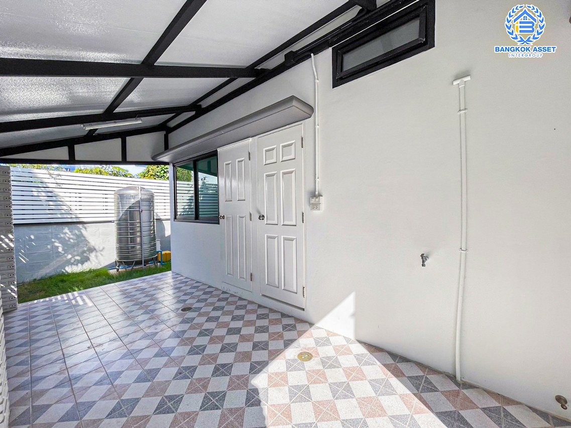 *****บ้านเดี่ยวมือสองนนทบุรี โครงการ กฤษดานคร10 รัตนาธิเบศร์ เนื้อที่กว้างขวางถึง 108 ตร.ว. ฟังก์ชัน 5 ห้องนอน 4 ห้องน้ำ 2 ที่จอดรถ พร้อมห้องแม่บ้าน บ้านรีโนเวทใหม่ แถมฟรี! ปั๊มน้ำพร้อมแทงค์น้ำ บนทำเลติด ถนนรัตนาธิเบศร์ ใกล้รถไฟฟ้าสายสีม่วง "สถานีสามแยกบางใหญ่" และจุดขึ้นทางด่วน "ศรีรัช" จองเลย!