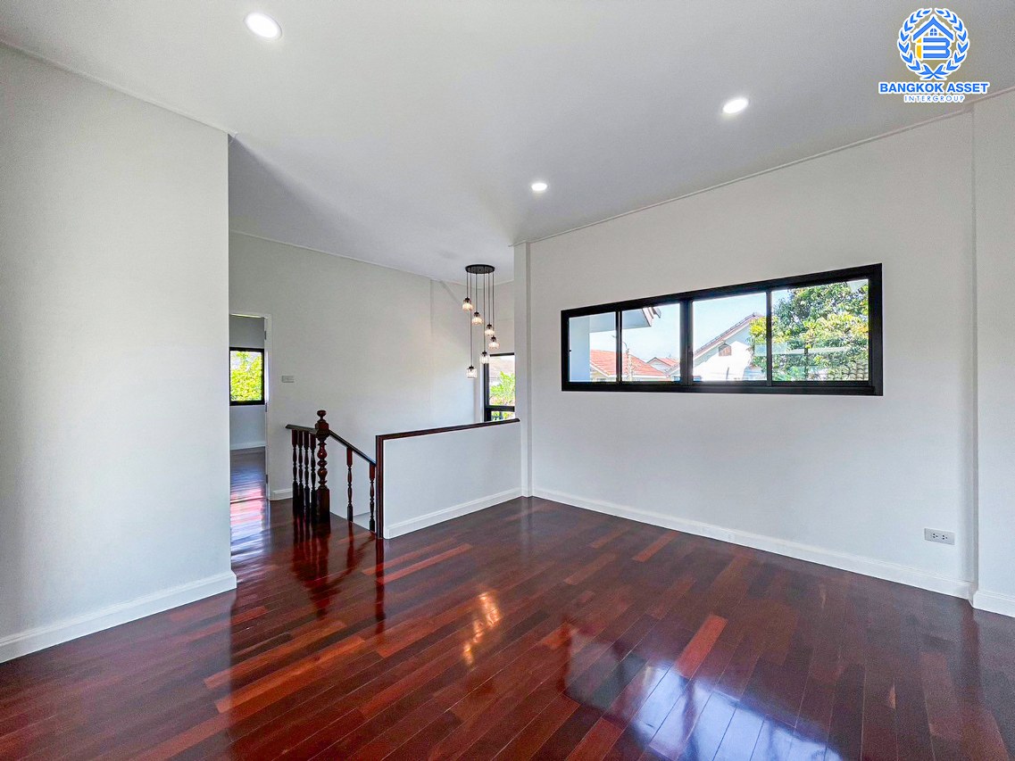 *****บ้านเดี่ยวมือสองนนทบุรี โครงการ กฤษดานคร10 รัตนาธิเบศร์ เนื้อที่กว้างขวางถึง 108 ตร.ว. ฟังก์ชัน 5 ห้องนอน 4 ห้องน้ำ 2 ที่จอดรถ พร้อมห้องแม่บ้าน บ้านรีโนเวทใหม่ แถมฟรี! ปั๊มน้ำพร้อมแทงค์น้ำ บนทำเลติด ถนนรัตนาธิเบศร์ ใกล้รถไฟฟ้าสายสีม่วง "สถานีสามแยกบางใหญ่" และจุดขึ้นทางด่วน "ศรีรัช" จองเลย!