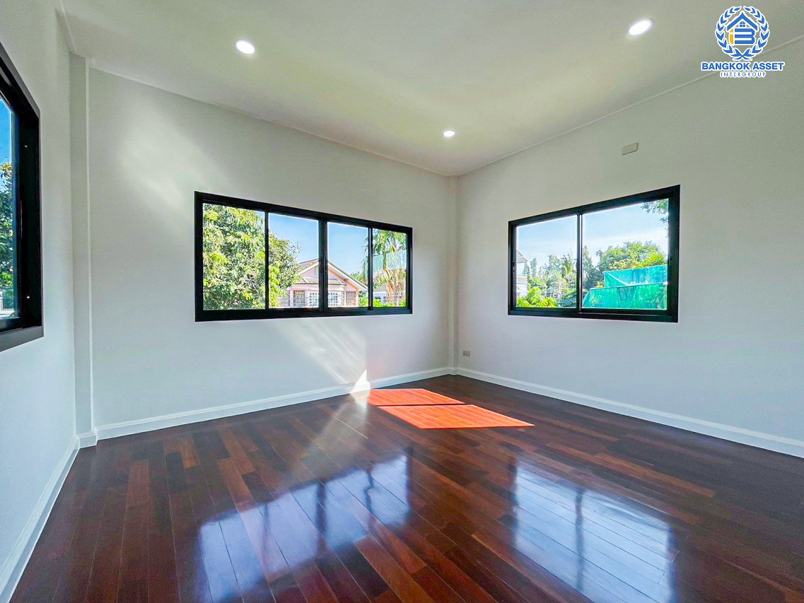 *****บ้านเดี่ยวมือสองนนทบุรี โครงการ กฤษดานคร10 รัตนาธิเบศร์ เนื้อที่กว้างขวางถึง 108 ตร.ว. ฟังก์ชัน 5 ห้องนอน 4 ห้องน้ำ 2 ที่จอดรถ พร้อมห้องแม่บ้าน บ้านรีโนเวทใหม่ แถมฟรี! ปั๊มน้ำพร้อมแทงค์น้ำ บนทำเลติด ถนนรัตนาธิเบศร์ ใกล้รถไฟฟ้าสายสีม่วง "สถานีสามแยกบางใหญ่" และจุดขึ้นทางด่วน "ศรีรัช" จองเลย!