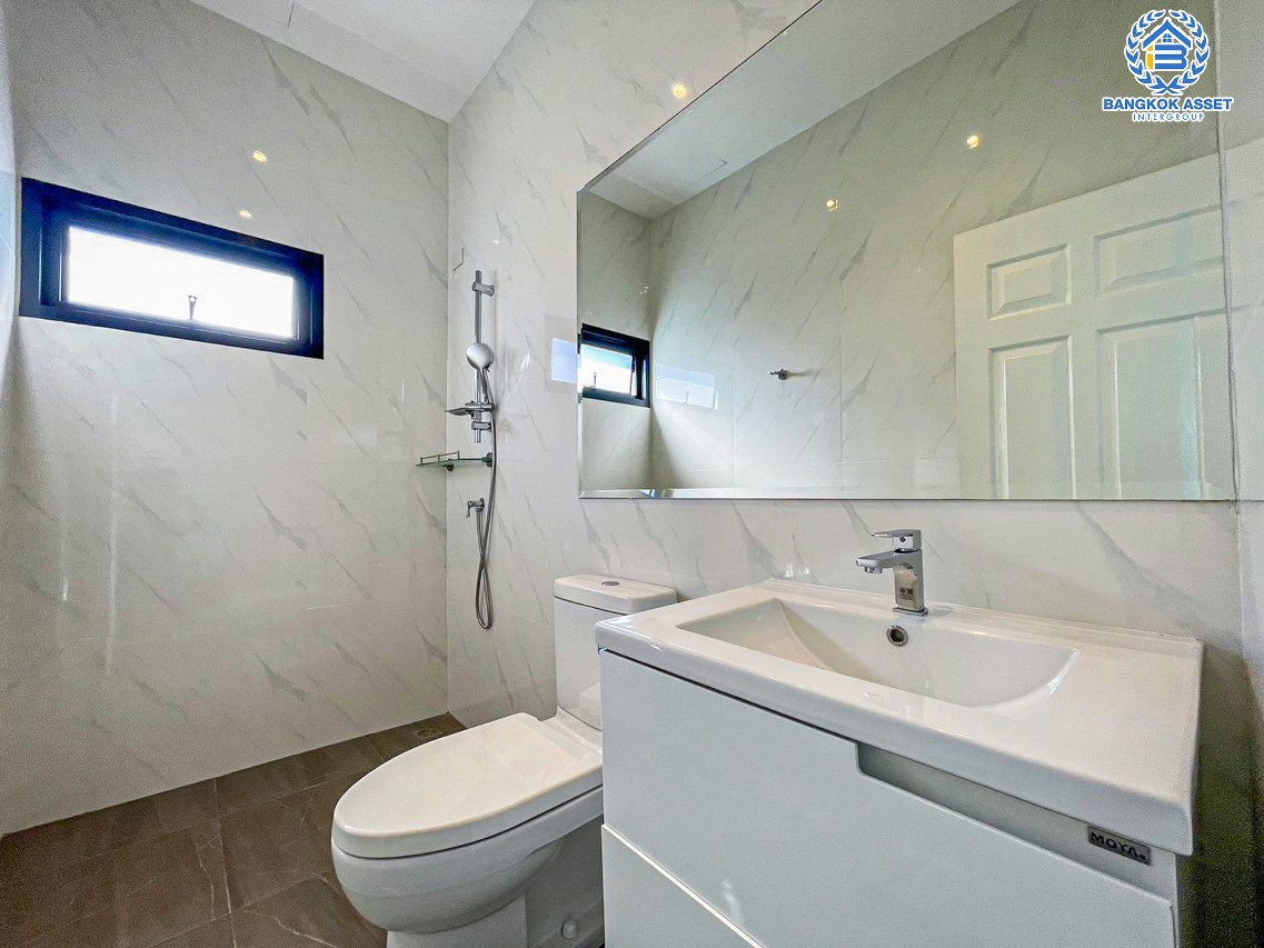 *****บ้านเดี่ยวมือสองนนทบุรี โครงการ กฤษดานคร10 รัตนาธิเบศร์ เนื้อที่กว้างขวางถึง 108 ตร.ว. ฟังก์ชัน 5 ห้องนอน 4 ห้องน้ำ 2 ที่จอดรถ พร้อมห้องแม่บ้าน บ้านรีโนเวทใหม่ แถมฟรี! ปั๊มน้ำพร้อมแทงค์น้ำ บนทำเลติด ถนนรัตนาธิเบศร์ ใกล้รถไฟฟ้าสายสีม่วง "สถานีสามแยกบางใหญ่" และจุดขึ้นทางด่วน "ศรีรัช" จองเลย!