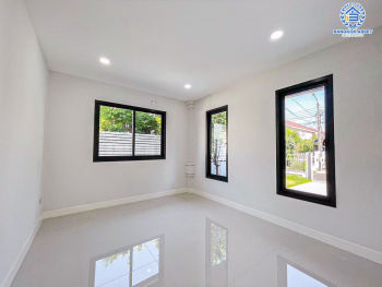 *****บ้านเดี่ยวมือสองนนทบุรี โครงการ กฤษดานคร10 รัตนาธิเบศร์ เนื้อที่กว้างขวางถึง 108 ตร.ว. ฟังก์ชัน 5 ห้องนอน 4 ห้องน้ำ 2 ที่จอดรถ พร้อมห้องแม่บ้าน บ้านรีโนเวทใหม่ แถมฟรี! ปั๊มน้ำพร้อมแทงค์น้ำ บนทำเลติด ถนนรัตนาธิเบศร์ ใกล้รถไฟฟ้าสายสีม่วง "สถานีสามแยกบางใหญ่" และจุดขึ้นทางด่วน "ศรีรัช" จองเลย!