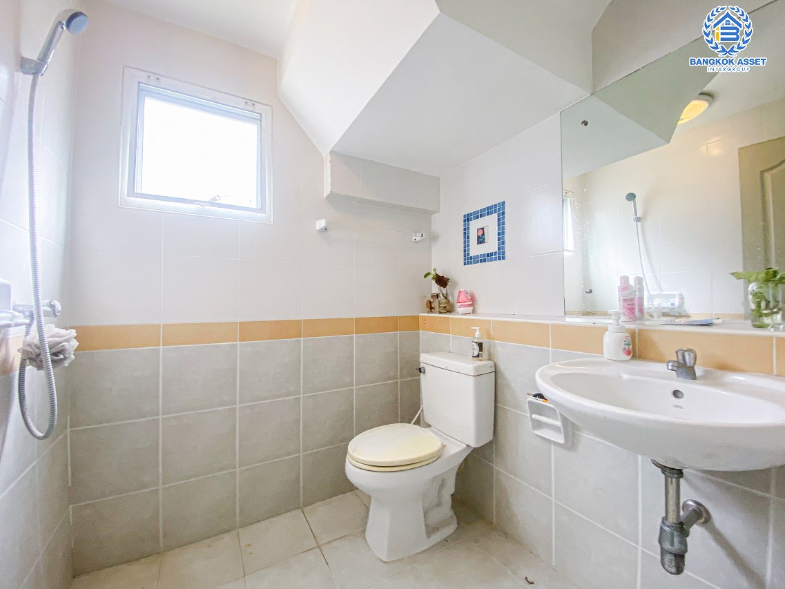 *****บ้านเดี่ยวมือสองนนทบุรี โครงการ พฤกษ์ลดา1 คลองถนน หลังมุม เนื้อที่กว้างมากถึง 64 ตร.ว. ฟังก์ชัน 3 ห้องนอน 3 ห้องน้ำ 2 ที่จอดรถ บ้านสภาพสวย พร้อมเข้าอยู่ บนทำเลแห่งการเดินทาง เชื่อมต่อถนนกาญจนาภิเษก ใกล้รถไฟฟ้าสายสีม่วง "สถานีคลองบางไผ่" และจุดขึ้นทางด่วน "กาญจนาภิเษก"