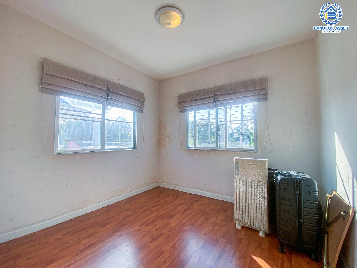 *****บ้านเดี่ยวมือสองนนทบุรี โครงการ พฤกษ์ลดา1 คลองถนน หลังมุม เนื้อที่กว้างมากถึง 64 ตร.ว. ฟังก์ชัน 3 ห้องนอน 3 ห้องน้ำ 2 ที่จอดรถ บ้านสภาพสวย พร้อมเข้าอยู่ บนทำเลแห่งการเดินทาง เชื่อมต่อถนนกาญจนาภิเษก ใกล้รถไฟฟ้าสายสีม่วง "สถานีคลองบางไผ่" และจุดขึ้นทางด่วน "กาญจนาภิเษก"