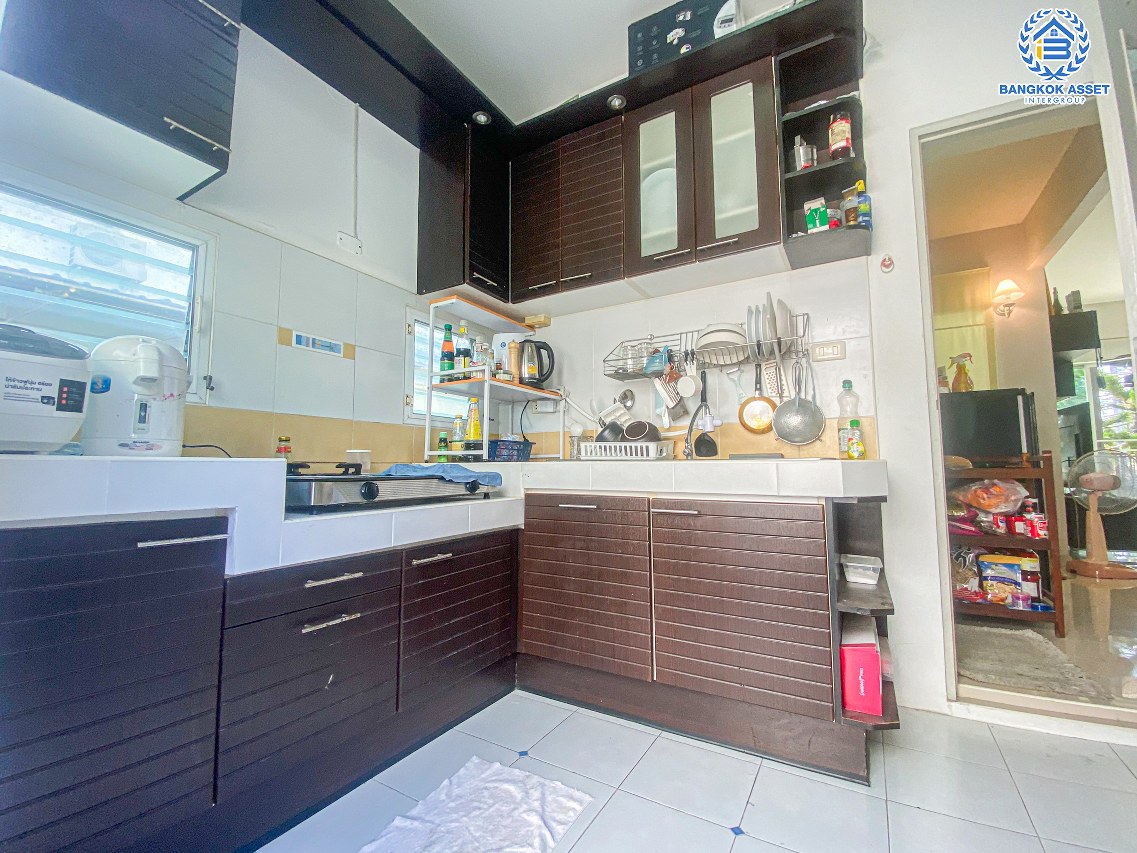 *****บ้านเดี่ยวมือสองนนทบุรี โครงการ พฤกษ์ลดา1 คลองถนน หลังมุม เนื้อที่กว้างมากถึง 64 ตร.ว. ฟังก์ชัน 3 ห้องนอน 3 ห้องน้ำ 2 ที่จอดรถ บ้านสภาพสวย พร้อมเข้าอยู่ บนทำเลแห่งการเดินทาง เชื่อมต่อถนนกาญจนาภิเษก ใกล้รถไฟฟ้าสายสีม่วง "สถานีคลองบางไผ่" และจุดขึ้นทางด่วน "กาญจนาภิเษก"