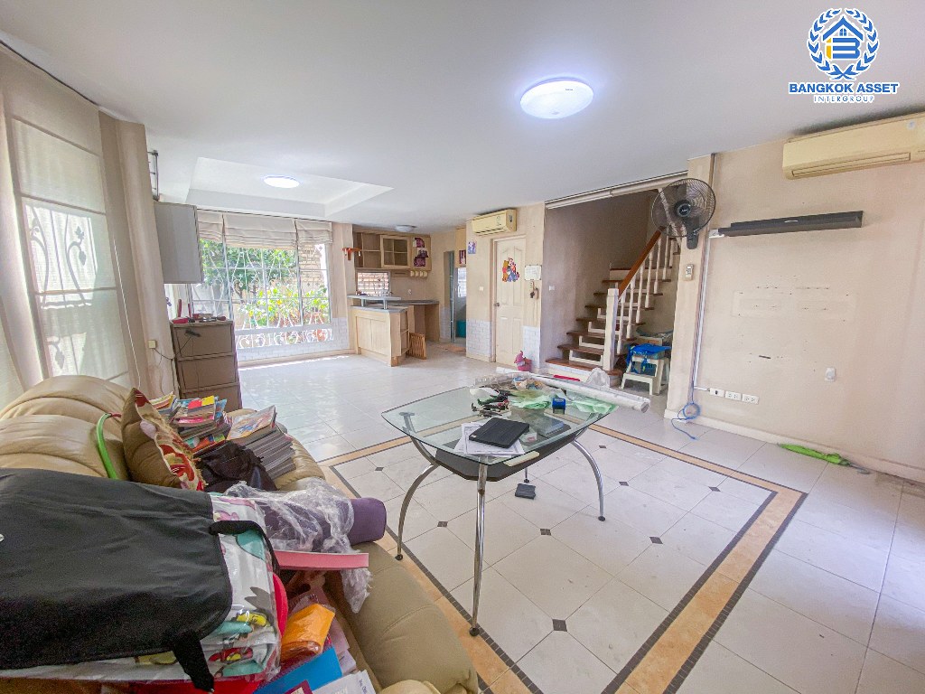 *****บ้านเดี่ยวมือสอง โครงการ มัณฑนา ราชพฤกษ์ เนื้อที่ 51.50 ตร.ว. ฟังก์ชัน 3 ห้องนอน 2 ห้องน้ำ 1 ที่จอดรถ บ้านสภาพดีเยี่ยม บนทำเลใกล้เมือง เดินทางสะดวก เชื่อมต่อถนนชัยพฤกษ์ ถนนนครอินทร์ ถนนกาญจนาภิเษก ใกล้รถไฟฟ้าสายสีม่วง "สถานีบางรักน้อยท่าอิฐ" และจุดขึ้นทางด่วน "ศรีรัช"  แถมฟรี! เครื่องปรับอากาศ