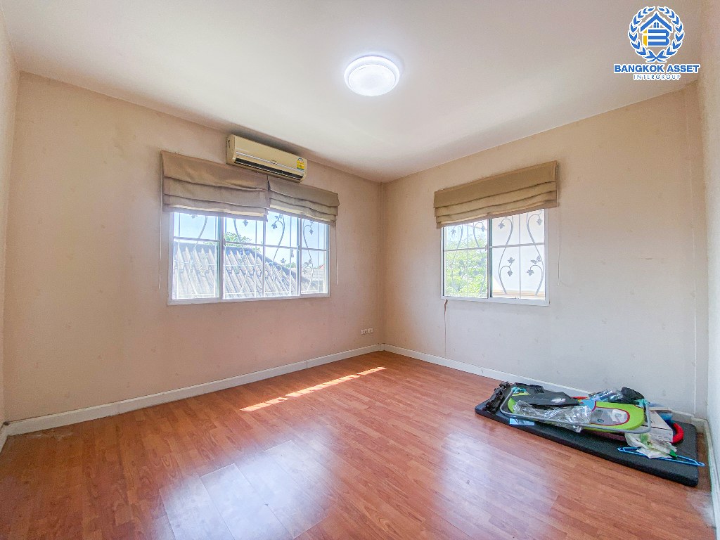 *****บ้านเดี่ยวมือสอง โครงการ มัณฑนา ราชพฤกษ์ เนื้อที่ 51.50 ตร.ว. ฟังก์ชัน 3 ห้องนอน 2 ห้องน้ำ 1 ที่จอดรถ บ้านสภาพดีเยี่ยม บนทำเลใกล้เมือง เดินทางสะดวก เชื่อมต่อถนนชัยพฤกษ์ ถนนนครอินทร์ ถนนกาญจนาภิเษก ใกล้รถไฟฟ้าสายสีม่วง "สถานีบางรักน้อยท่าอิฐ" และจุดขึ้นทางด่วน "ศรีรัช"  แถมฟรี! เครื่องปรับอากาศ