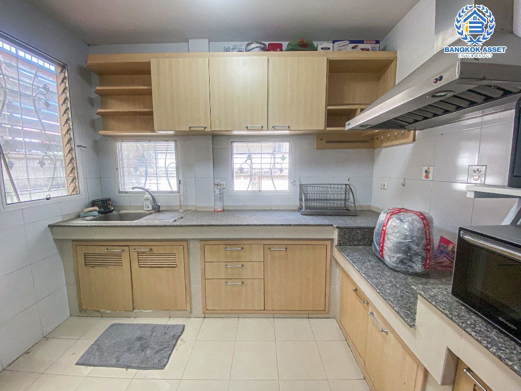 *****บ้านเดี่ยวมือสอง โครงการ มัณฑนา ราชพฤกษ์ เนื้อที่ 51.50 ตร.ว. ฟังก์ชัน 3 ห้องนอน 2 ห้องน้ำ 1 ที่จอดรถ บ้านสภาพดีเยี่ยม บนทำเลใกล้เมือง เดินทางสะดวก เชื่อมต่อถนนชัยพฤกษ์ ถนนนครอินทร์ ถนนกาญจนาภิเษก ใกล้รถไฟฟ้าสายสีม่วง "สถานีบางรักน้อยท่าอิฐ" และจุดขึ้นทางด่วน "ศรีรัช"  แถมฟรี! เครื่องปรับอากาศ