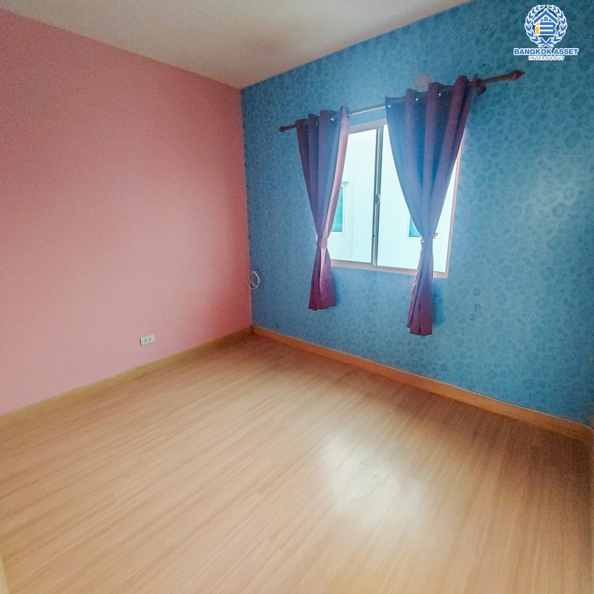 *****ทาวน์เฮ้าส์มือสองนนทบุรี โครงการ พลีโน่ รัตนาธิเบศร์-ชัยพฤกษ์ เนื้อที่ 20.6 ตร.ว. ฟังก์ชัน 3 ห้องนอน 2 ห้องน้ำ 2 ที่จอดรถ บ้านสภาพพร้อมเข้าอยู่ ไม่เคยเข้าอยู่ บนทำเลเชื่อมต่อ ถ.ชัยพฤกษ์, ถ.บางกรวย-ไทรน้อย, ถ.ราชพฤกษ์ ใกล้รถไฟฟ้าสายสีม่วง "สถานีบางพลู" และทางด่วน "ศรีรัช" ในราคาสุดคุ้ม!