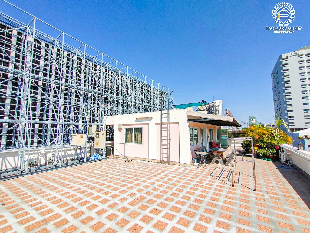 *****อพาร์ทเมนต์มือสอง ซอยรัชฏภัณฑ์ ดินแดง ทำเลดีเยี่ยม เหมาะสำหรับการลงทุนใจกลางเมือง เนื้อที่ 89 ตร.ว. ฟังก์ชัน 42 ห้องนอน 44 ห้องน้ำ มีให้เช่าป้ายโฆษณา เชื่อมต่อถนนจตุรทิศ ถนนดินแดง ถนนราชปรารภ ใกล้รถไฟฟ้าสายสีเขียว "สถานีอนุเสาวรีย์ชัยสมรภูมิ" และจุดขึ้นทางด่วน "ศรีรัช"