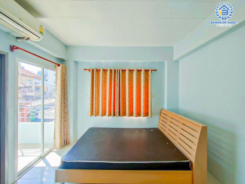 *****อพาร์ทเมนต์มือสอง ซอยรัชฏภัณฑ์ ดินแดง ทำเลดีเยี่ยม เหมาะสำหรับการลงทุนใจกลางเมือง เนื้อที่ 89 ตร.ว. ฟังก์ชัน 42 ห้องนอน 44 ห้องน้ำ มีให้เช่าป้ายโฆษณา เชื่อมต่อถนนจตุรทิศ ถนนดินแดง ถนนราชปรารภ ใกล้รถไฟฟ้าสายสีเขียว "สถานีอนุเสาวรีย์ชัยสมรภูมิ" และจุดขึ้นทางด่วน "ศรีรัช"