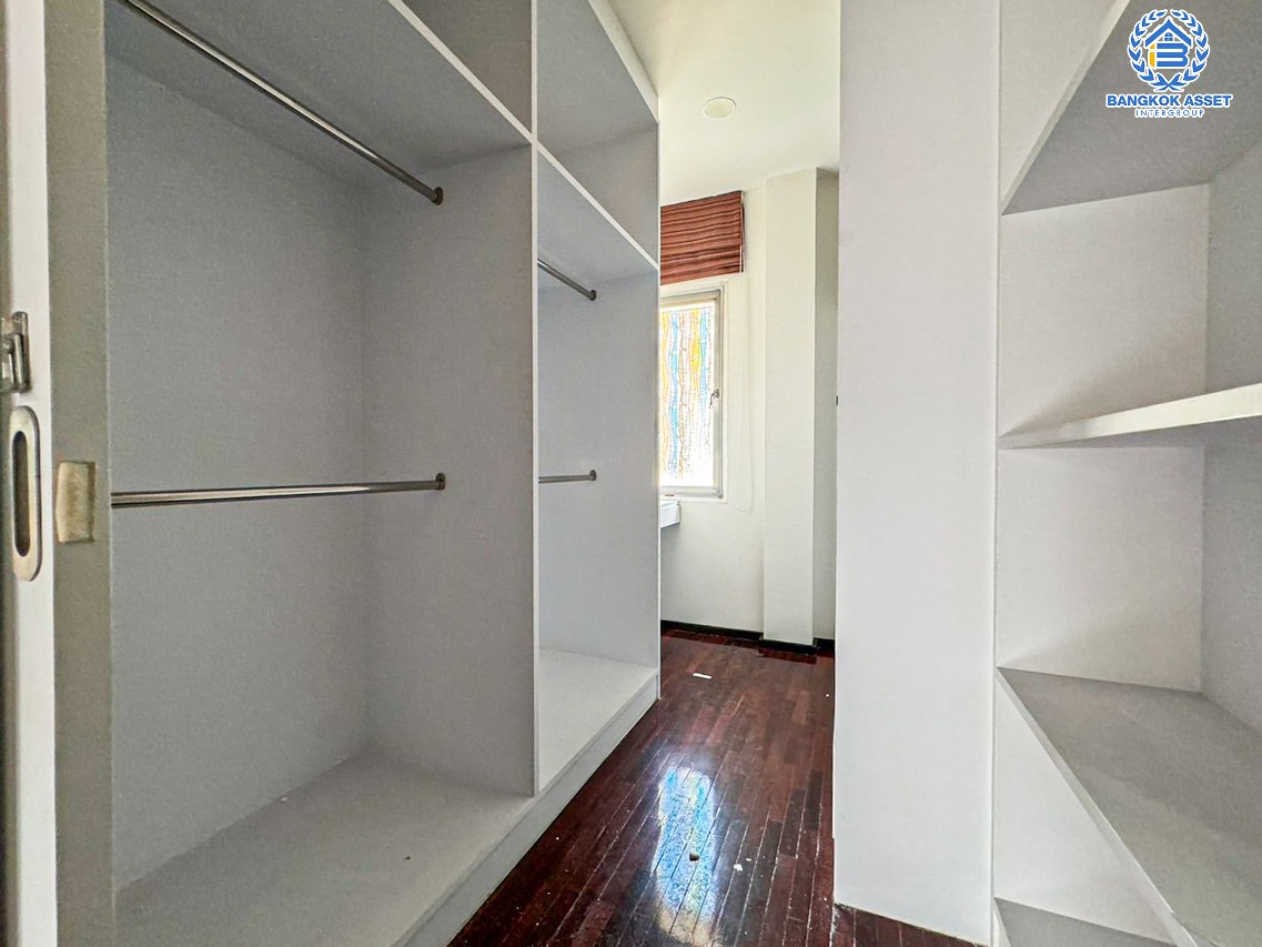 *****บ้านเดี่ยวมือสองนนทบุรี โครงการ โนเบิล ทารา งามวงศ์วาน เนื้อที่กว้างขวางถึง 88.1 ตร.ว. ฟังก์ชัน 4 ห้องนอน 4 ห้องน้ำ 2 ที่จอดรถ บ้านพื้นที่กว้างขวาง แถมฟรี! 5 เครื่องปรับอากาศ, 4 เครื่องทำน้ำอุ่น ฯลฯ บนทำเลใจกลางเมือง ใกล้รถไฟฟ้าสายสีม่วง "สถานีบางกระสอ" และทางด่วน "ศรีรัช"