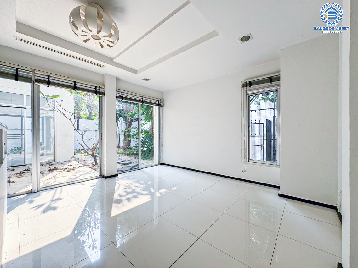 *****บ้านเดี่ยวมือสองนนทบุรี โครงการ โนเบิล ทารา งามวงศ์วาน เนื้อที่กว้างขวางถึง 88.1 ตร.ว. ฟังก์ชัน 4 ห้องนอน 4 ห้องน้ำ 2 ที่จอดรถ บ้านพื้นที่กว้างขวาง แถมฟรี! 5 เครื่องปรับอากาศ, 4 เครื่องทำน้ำอุ่น ฯลฯ บนทำเลใจกลางเมือง ใกล้รถไฟฟ้าสายสีม่วง "สถานีบางกระสอ" และทางด่วน "ศรีรัช"