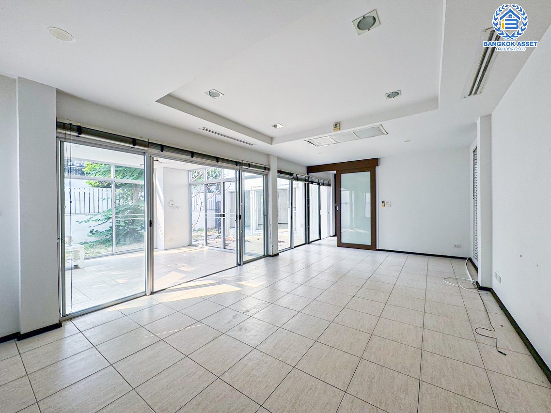 *****บ้านเดี่ยวมือสองนนทบุรี โครงการ โนเบิล ทารา งามวงศ์วาน เนื้อที่กว้างขวางถึง 88.1 ตร.ว. ฟังก์ชัน 4 ห้องนอน 4 ห้องน้ำ 2 ที่จอดรถ บ้านพื้นที่กว้างขวาง แถมฟรี! 5 เครื่องปรับอากาศ, 4 เครื่องทำน้ำอุ่น ฯลฯ บนทำเลใจกลางเมือง ใกล้รถไฟฟ้าสายสีม่วง "สถานีบางกระสอ" และทางด่วน "ศรีรัช"