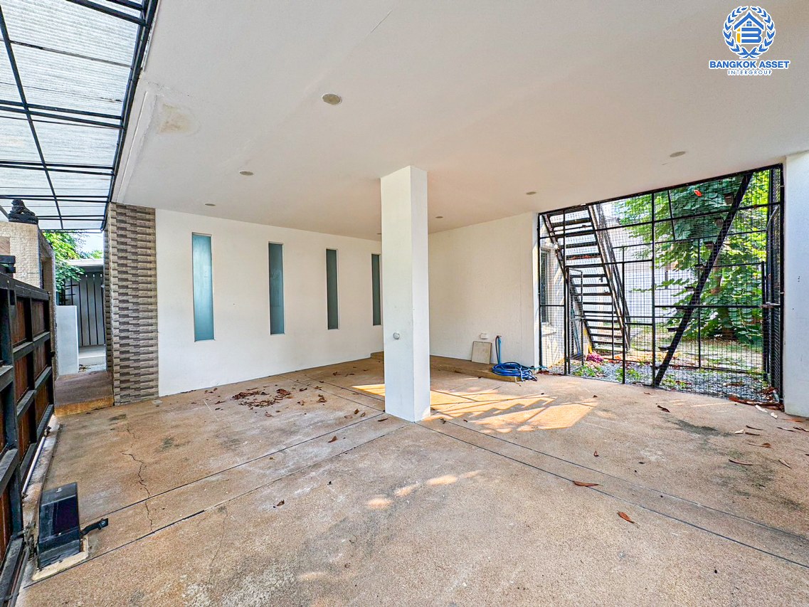 *****บ้านเดี่ยวมือสองนนทบุรี โครงการ โนเบิล ทารา งามวงศ์วาน เนื้อที่กว้างขวางถึง 88.1 ตร.ว. ฟังก์ชัน 4 ห้องนอน 4 ห้องน้ำ 2 ที่จอดรถ บ้านพื้นที่กว้างขวาง แถมฟรี! 5 เครื่องปรับอากาศ, 4 เครื่องทำน้ำอุ่น ฯลฯ บนทำเลใจกลางเมือง ใกล้รถไฟฟ้าสายสีม่วง "สถานีบางกระสอ" และทางด่วน "ศรีรัช"