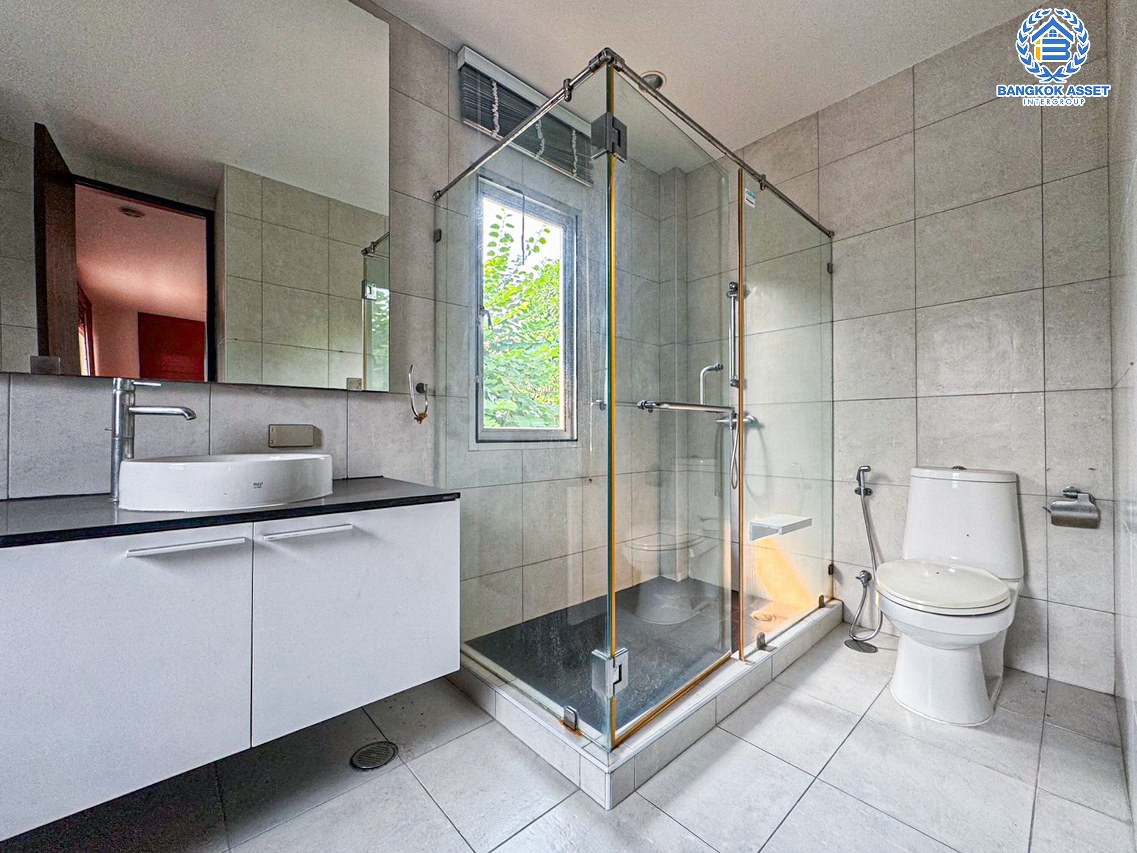 *****บ้านเดี่ยวมือสองนนทบุรี โครงการ โนเบิล ทารา งามวงศ์วาน เนื้อที่กว้างขวางถึง 88.1 ตร.ว. ฟังก์ชัน 4 ห้องนอน 4 ห้องน้ำ 2 ที่จอดรถ บ้านพื้นที่กว้างขวาง แถมฟรี! 5 เครื่องปรับอากาศ, 4 เครื่องทำน้ำอุ่น ฯลฯ บนทำเลใจกลางเมือง ใกล้รถไฟฟ้าสายสีม่วง "สถานีบางกระสอ" และทางด่วน "ศรีรัช"