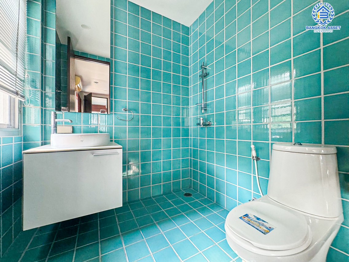 *****บ้านเดี่ยวมือสองนนทบุรี โครงการ โนเบิล ทารา งามวงศ์วาน เนื้อที่กว้างขวางถึง 88.1 ตร.ว. ฟังก์ชัน 4 ห้องนอน 4 ห้องน้ำ 2 ที่จอดรถ บ้านพื้นที่กว้างขวาง แถมฟรี! 5 เครื่องปรับอากาศ, 4 เครื่องทำน้ำอุ่น ฯลฯ บนทำเลใจกลางเมือง ใกล้รถไฟฟ้าสายสีม่วง "สถานีบางกระสอ" และทางด่วน "ศรีรัช"