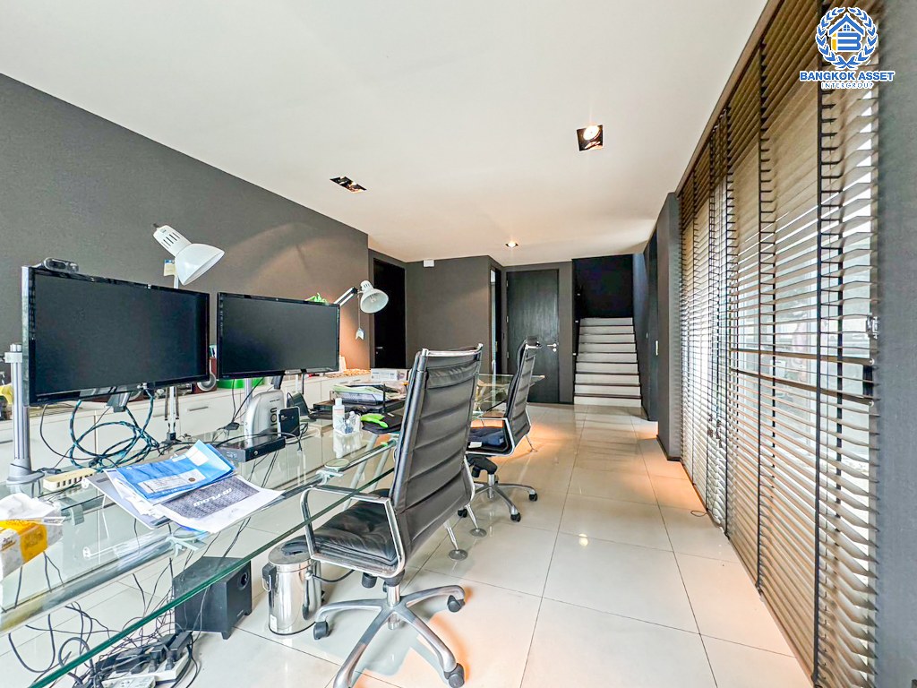 ****บ้านเดี่ยวมือสอง โครงการ โนเบิล ทารา งามวงศ์วาน สุดยอดความเป็นส่วนตัว กลางใจเมือง เนื้อที่ 116.80 ตร.ว. ฟังก์ชัน 3 ห้องนอน 4 ห้องน้ำ 2 ที่จอดรถ แถมฟรี! เครื่องปรับอากาศ บนทำเลเดินทางสะดวก เชื่อมต่อถนนรัตนาธิเบศร์ ถนนเลี่ยงเมืองนนทบุรี ใกล้รถไฟฟ้าสายสีม่วง "สถานีบางกระสอ" และจุดขึ้นทางด่วน "ศรีรัช"