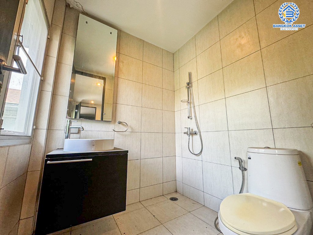 ****บ้านเดี่ยวมือสอง โครงการ โนเบิล ทารา งามวงศ์วาน สุดยอดความเป็นส่วนตัว กลางใจเมือง เนื้อที่ 116.80 ตร.ว. ฟังก์ชัน 3 ห้องนอน 4 ห้องน้ำ 2 ที่จอดรถ แถมฟรี! เครื่องปรับอากาศ บนทำเลเดินทางสะดวก เชื่อมต่อถนนรัตนาธิเบศร์ ถนนเลี่ยงเมืองนนทบุรี ใกล้รถไฟฟ้าสายสีม่วง "สถานีบางกระสอ" และจุดขึ้นทางด่วน "ศรีรัช"