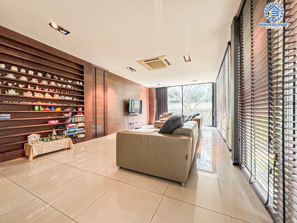 ****บ้านเดี่ยวมือสอง โครงการ โนเบิล ทารา งามวงศ์วาน สุดยอดความเป็นส่วนตัว กลางใจเมือง เนื้อที่ 116.80 ตร.ว. ฟังก์ชัน 3 ห้องนอน 4 ห้องน้ำ 2 ที่จอดรถ แถมฟรี! เครื่องปรับอากาศ บนทำเลเดินทางสะดวก เชื่อมต่อถนนรัตนาธิเบศร์ ถนนเลี่ยงเมืองนนทบุรี ใกล้รถไฟฟ้าสายสีม่วง "สถานีบางกระสอ" และจุดขึ้นทางด่วน "ศรีรัช"