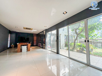 ****บ้านเดี่ยวมือสอง โครงการ โนเบิล ทารา งามวงศ์วาน สุดยอดความเป็นส่วนตัว กลางใจเมือง เนื้อที่ 116.80 ตร.ว. ฟังก์ชัน 3 ห้องนอน 4 ห้องน้ำ 2 ที่จอดรถ แถมฟรี! เครื่องปรับอากาศ บนทำเลเดินทางสะดวก เชื่อมต่อถนนรัตนาธิเบศร์ ถนนเลี่ยงเมืองนนทบุรี ใกล้รถไฟฟ้าสายสีม่วง "สถานีบางกระสอ" และจุดขึ้นทางด่วน "ศรีรัช"