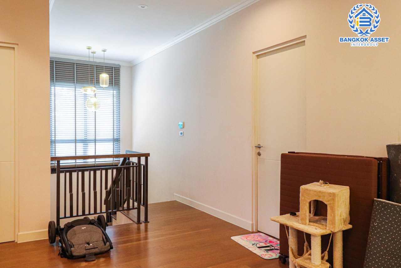 *****บ้านเดี่ยวมือสองกรุงเทพฯ โครงการ บุราสิริ วัชรพล หลังมุม เนื้อที่กว้างขวางถึง 116.9  ตร.ว. ฟังก์ชัน 6 ห้องนอน 5 ห้องน้ำ 4 ที่จอดรถ ตกแต่งหรูหรา จัดสรรพื้นที่ใช้สอยได้ดั่งใจ บนทำเลเดินทางสะดวก เชื่อมต่อ ถนนสุขาภิบาล5, ถนนรัตนโกสินทร์สมโภช, ถนนเพิ่มสิน ใกล้จุดขึ้นทางด่วน "ฉลองรัช"