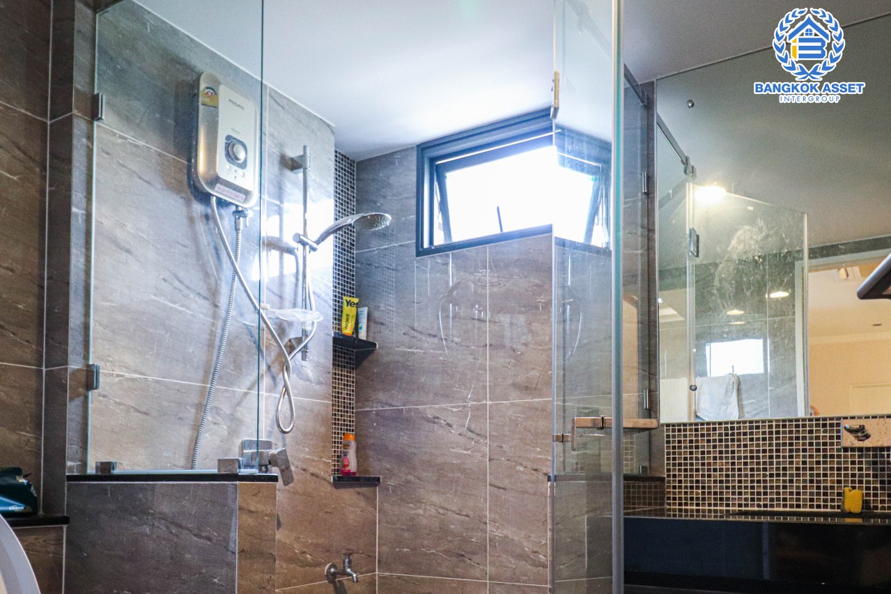 *****บ้านเดี่ยวมือสองกรุงเทพฯ โครงการ บุราสิริ วัชรพล หลังมุม เนื้อที่กว้างขวางถึง 116.9  ตร.ว. ฟังก์ชัน 6 ห้องนอน 5 ห้องน้ำ 4 ที่จอดรถ ตกแต่งหรูหรา จัดสรรพื้นที่ใช้สอยได้ดั่งใจ บนทำเลเดินทางสะดวก เชื่อมต่อ ถนนสุขาภิบาล5, ถนนรัตนโกสินทร์สมโภช, ถนนเพิ่มสิน ใกล้จุดขึ้นทางด่วน "ฉลองรัช"