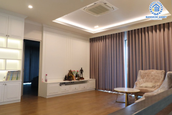 *****บ้านเดี่ยวมือสองกรุงเทพฯ โครงการ บุราสิริ วัชรพล หลังมุม เนื้อที่กว้างขวางถึง 116.9  ตร.ว. ฟังก์ชัน 6 ห้องนอน 5 ห้องน้ำ 4 ที่จอดรถ ตกแต่งหรูหรา จัดสรรพื้นที่ใช้สอยได้ดั่งใจ บนทำเลเดินทางสะดวก เชื่อมต่อ ถนนสุขาภิบาล5, ถนนรัตนโกสินทร์สมโภช, ถนนเพิ่มสิน ใกล้จุดขึ้นทางด่วน "ฉลองรัช"