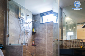 *****บ้านเดี่ยวมือสองกรุงเทพฯ โครงการ บุราสิริ วัชรพล หลังมุม เนื้อที่กว้างขวางถึง 116.9  ตร.ว. ฟังก์ชัน 6 ห้องนอน 5 ห้องน้ำ 4 ที่จอดรถ ตกแต่งหรูหรา จัดสรรพื้นที่ใช้สอยได้ดั่งใจ บนทำเลเดินทางสะดวก เชื่อมต่อ ถนนสุขาภิบาล5, ถนนรัตนโกสินทร์สมโภช, ถนนเพิ่มสิน ใกล้จุดขึ้นทางด่วน "ฉลองรัช"