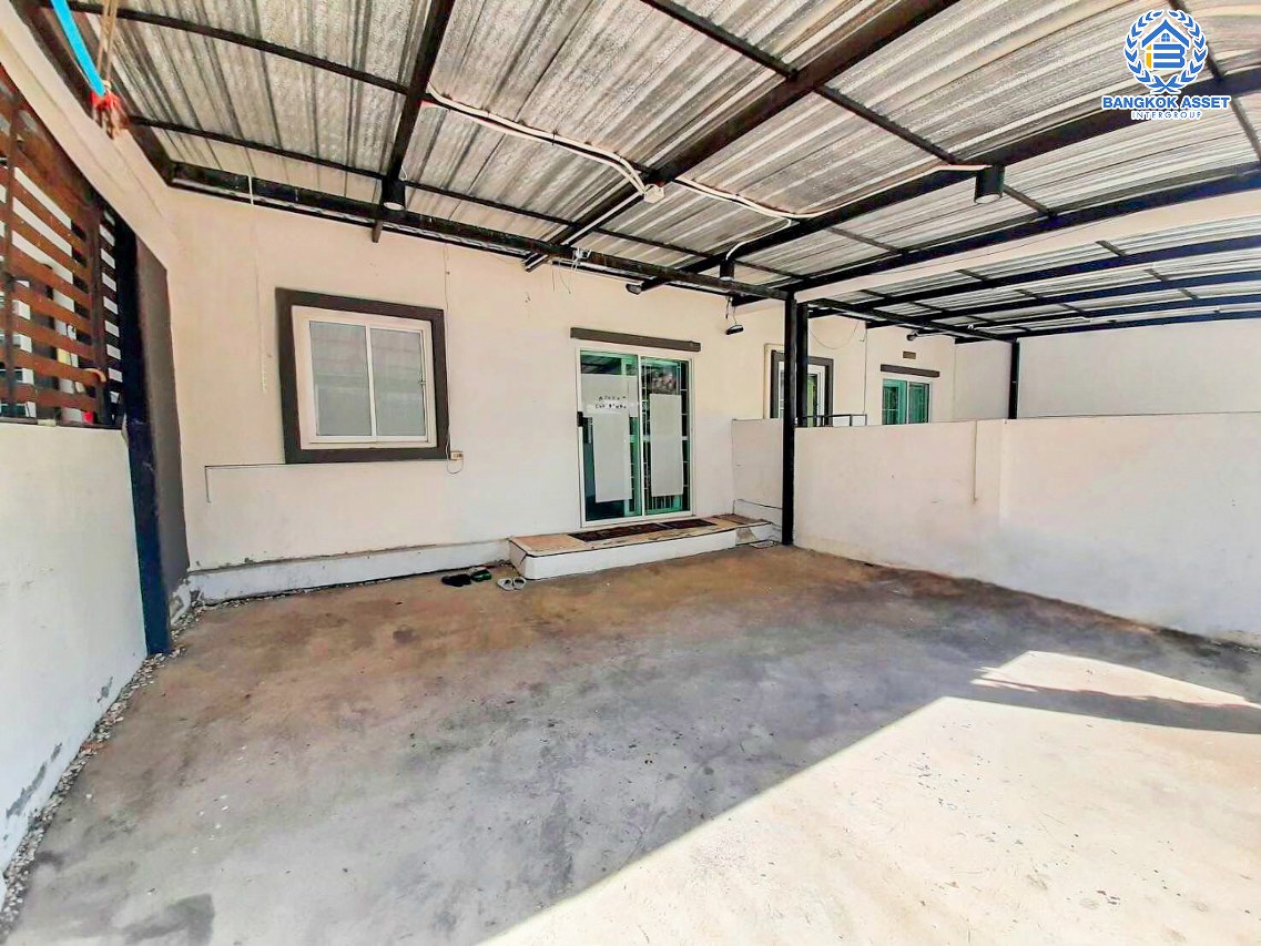 *****ทาวน์เฮ้าส์มือสองนนทบุรี โครงการ ไลโอ อีลิท กาญจนาภิเษก-เวสต์เกต เนื้อที่ 21.8 ตร.ว. ฟังก์ชัน 4 ห้องนอน 2 ห้องน้ำ 2 ที่จอดรถ บ้านใกล้สิ่งอำนวยความสะดวก บนทำเลเดินทางสะดวก เชื่อมต่อ ถนนกาญจนาภิเษก ใกล้รถไฟฟ้าสายสีม่วง "สถานีคลองบางไผ่" และทางด่วน "กาญจนาภิเษก" จองเลย!