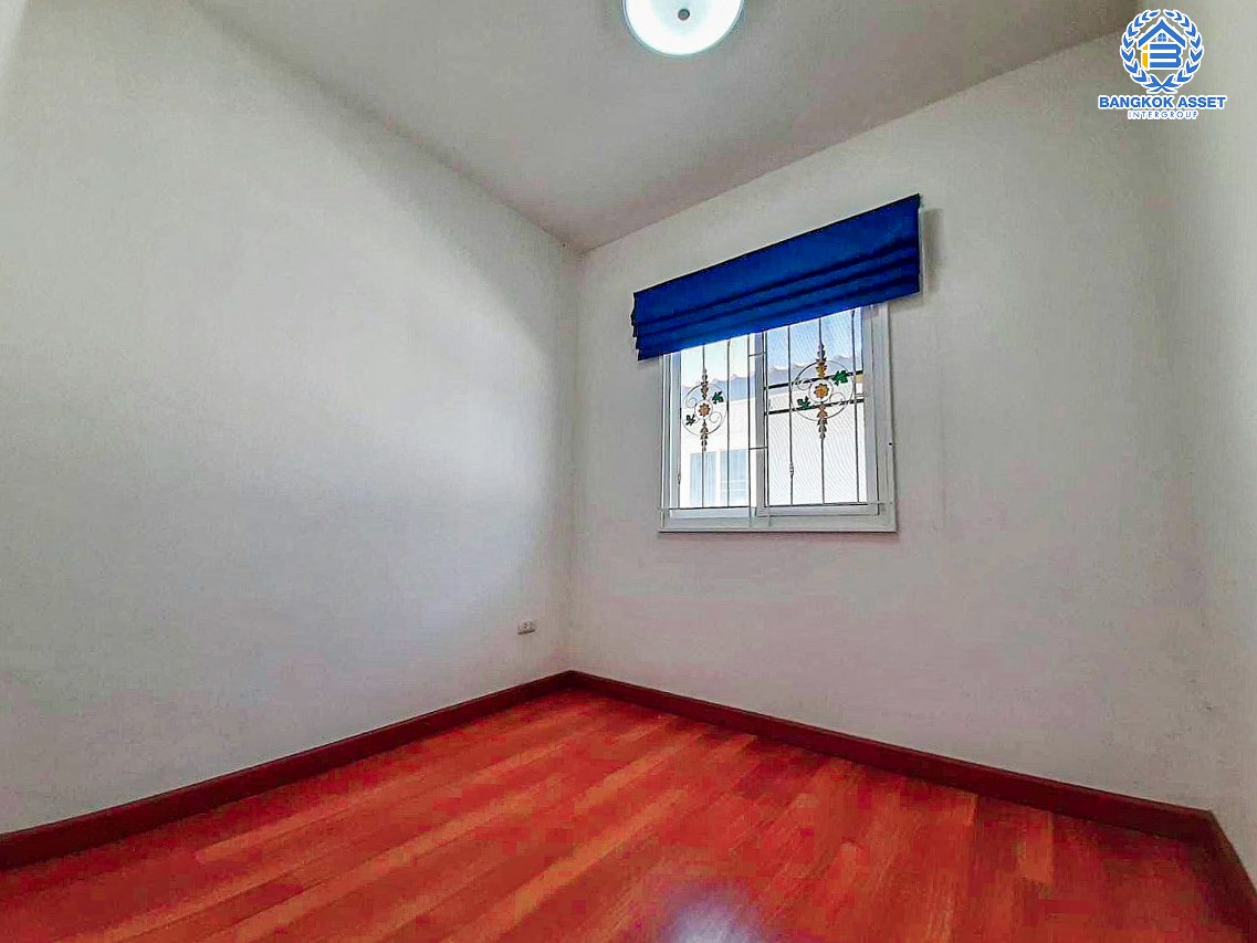 *****ทาวน์เฮ้าส์มือสองนนทบุรี โครงการ ไลโอ อีลิท กาญจนาภิเษก-เวสต์เกต เนื้อที่ 21.8 ตร.ว. ฟังก์ชัน 4 ห้องนอน 2 ห้องน้ำ 2 ที่จอดรถ บ้านใกล้สิ่งอำนวยความสะดวก บนทำเลเดินทางสะดวก เชื่อมต่อ ถนนกาญจนาภิเษก ใกล้รถไฟฟ้าสายสีม่วง "สถานีคลองบางไผ่" และทางด่วน "กาญจนาภิเษก" จองเลย!