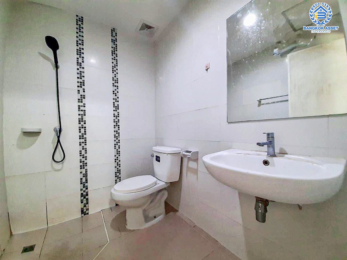 *****ทาวน์เฮ้าส์มือสองนนทบุรี โครงการ ไลโอ อีลิท กาญจนาภิเษก-เวสต์เกต เนื้อที่ 21.8 ตร.ว. ฟังก์ชัน 4 ห้องนอน 2 ห้องน้ำ 2 ที่จอดรถ บ้านใกล้สิ่งอำนวยความสะดวก บนทำเลเดินทางสะดวก เชื่อมต่อ ถนนกาญจนาภิเษก ใกล้รถไฟฟ้าสายสีม่วง "สถานีคลองบางไผ่" และทางด่วน "กาญจนาภิเษก" จองเลย!