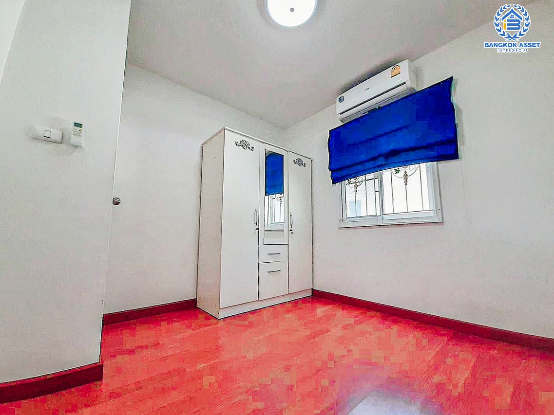 *****ทาวน์เฮ้าส์มือสองนนทบุรี โครงการ ไลโอ อีลิท กาญจนาภิเษก-เวสต์เกต เนื้อที่ 21.8 ตร.ว. ฟังก์ชัน 4 ห้องนอน 2 ห้องน้ำ 2 ที่จอดรถ บ้านใกล้สิ่งอำนวยความสะดวก บนทำเลเดินทางสะดวก เชื่อมต่อ ถนนกาญจนาภิเษก ใกล้รถไฟฟ้าสายสีม่วง "สถานีคลองบางไผ่" และทางด่วน "กาญจนาภิเษก" จองเลย!