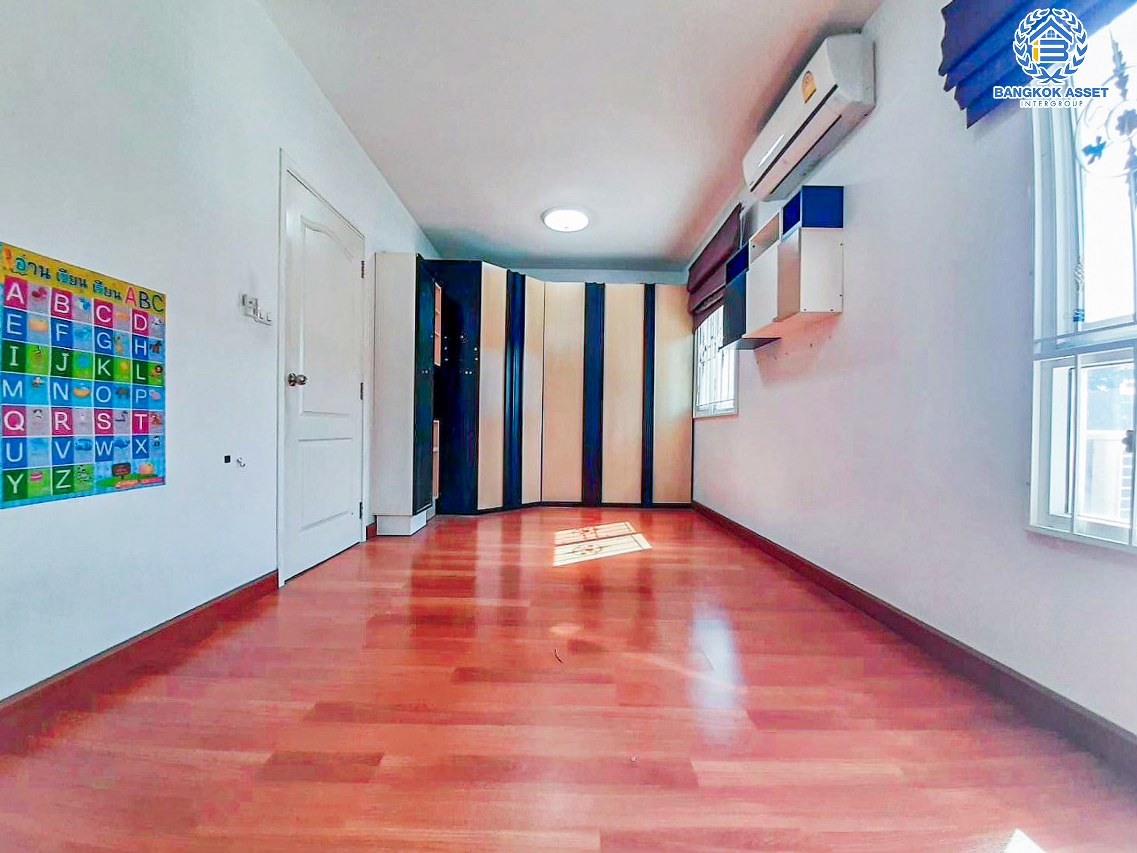 *****ทาวน์เฮ้าส์มือสองนนทบุรี โครงการ ไลโอ อีลิท กาญจนาภิเษก-เวสต์เกต เนื้อที่ 21.8 ตร.ว. ฟังก์ชัน 4 ห้องนอน 2 ห้องน้ำ 2 ที่จอดรถ บ้านใกล้สิ่งอำนวยความสะดวก บนทำเลเดินทางสะดวก เชื่อมต่อ ถนนกาญจนาภิเษก ใกล้รถไฟฟ้าสายสีม่วง "สถานีคลองบางไผ่" และทางด่วน "กาญจนาภิเษก" จองเลย!