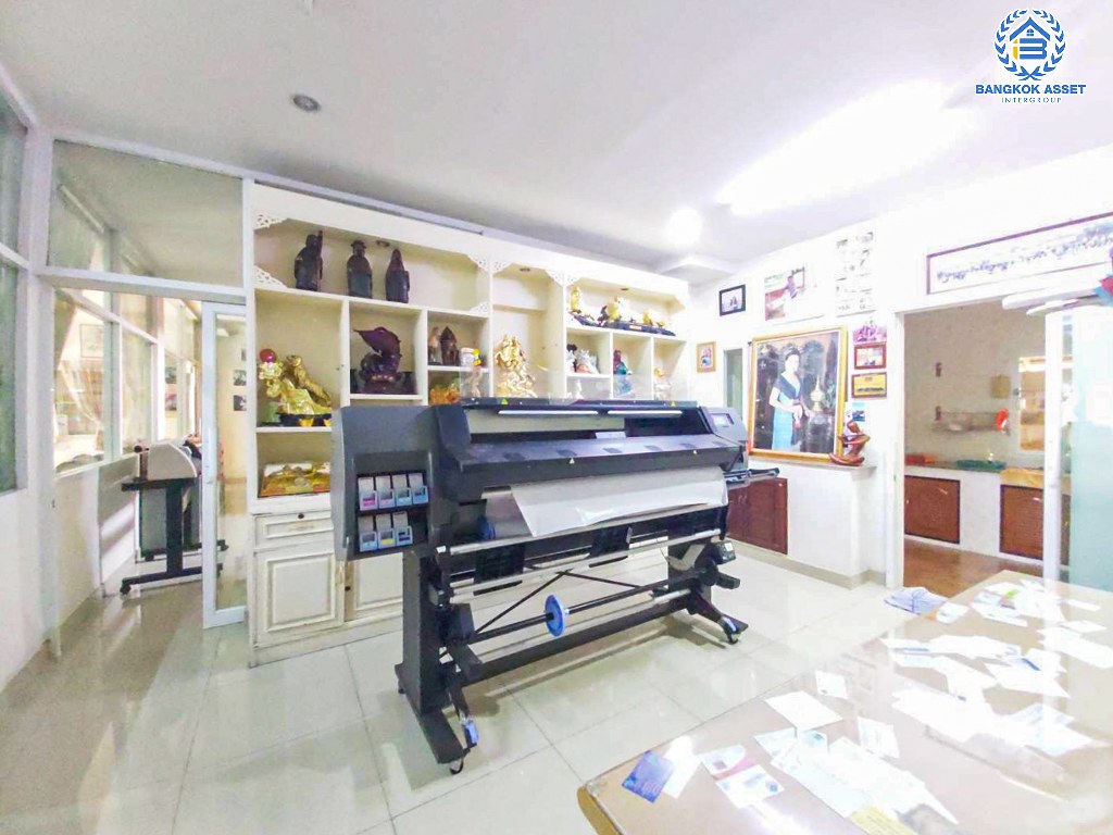 *****โรงงานบนทำเล ซอยบางแวก116 เนื้อที่ 208 ตร.ว. ฟังก์ชัน 4 ห้องนอน 3 ห้องน้ำ 8 ที่จอดรถ มีโกดังเก็บสินค้าไว้ให้ เหมาะกับการเริ่มต้นธุรกิจ การเดินทางสะดวก เชื่อมต่อถนนราชพฤกษ์ ถนนบรมราชชนนี ถนนจรัญสนิทวงศ์ ใกล้รถไฟฟ้าสายสีน้ำเงิน "สถานีหลักสอง" และจุดขึ้นทางด่วน "ศรีรัช"