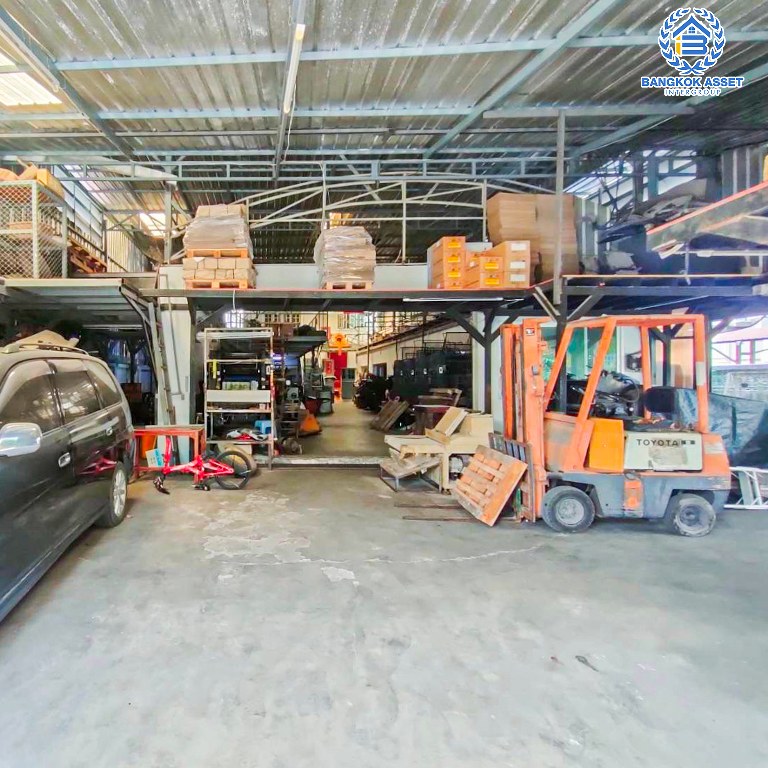 *****โรงงานบนทำเล ซอยบางแวก116 เนื้อที่ 208 ตร.ว. ฟังก์ชัน 4 ห้องนอน 3 ห้องน้ำ 8 ที่จอดรถ มีโกดังเก็บสินค้าไว้ให้ เหมาะกับการเริ่มต้นธุรกิจ การเดินทางสะดวก เชื่อมต่อถนนราชพฤกษ์ ถนนบรมราชชนนี ถนนจรัญสนิทวงศ์ ใกล้รถไฟฟ้าสายสีน้ำเงิน "สถานีหลักสอง" และจุดขึ้นทางด่วน "ศรีรัช"