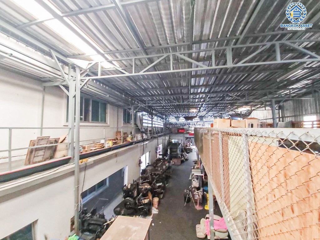 *****โรงงานบนทำเล ซอยบางแวก116 เนื้อที่ 208 ตร.ว. ฟังก์ชัน 4 ห้องนอน 3 ห้องน้ำ 8 ที่จอดรถ มีโกดังเก็บสินค้าไว้ให้ เหมาะกับการเริ่มต้นธุรกิจ การเดินทางสะดวก เชื่อมต่อถนนราชพฤกษ์ ถนนบรมราชชนนี ถนนจรัญสนิทวงศ์ ใกล้รถไฟฟ้าสายสีน้ำเงิน "สถานีหลักสอง" และจุดขึ้นทางด่วน "ศรีรัช"