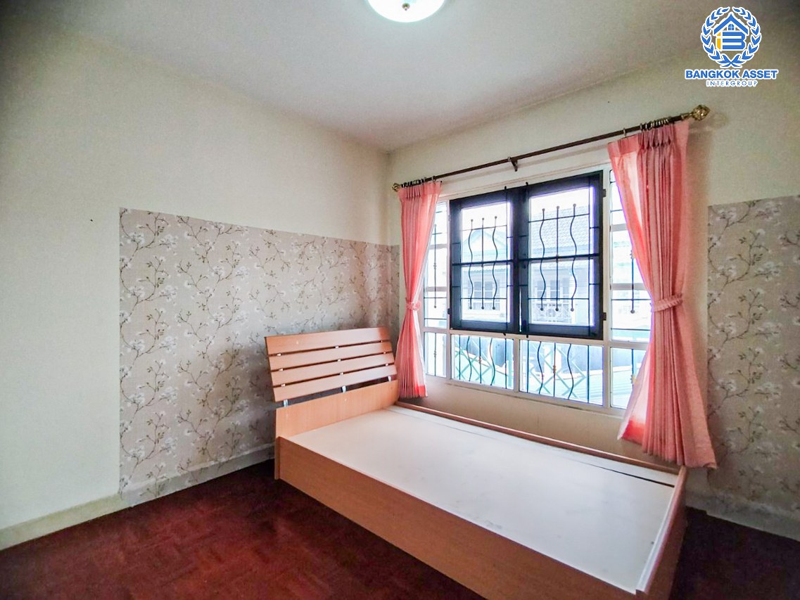 *****บ้านแฝดมือสองนนทบุรี โครงการ พฤกษา19 กาญจนาภิเษก เนื้อที่กว้าง 35 ตร.ว. ฟังก์ชัน 3 ห้องนอน 2 ห้องน้ำ 1 ที่จอดรถ บ้านสภาพสวย พร้อมเข้าอยู่ บนทำเลแห่งการเดินทาง เชื่อมต่อถนนกาญจนาภิเษก, ถนนรัตนาธิเบศร์, ถนนราชพฤกษ์ ใกล้รถไฟฟ้าสายสีม่วง "สถานีคลองบางไผ่" และทางด่วน จองเลย!