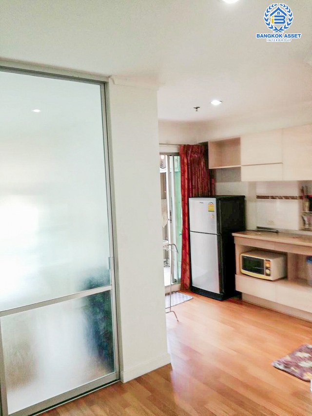 *****คอนโดมิเนียมมือสองกรุงเทพมหานคร โครงการ ลุมพินีเพลส พระราม4-กล้วยน้ำไท เนื้อที่ 28.24 ตร.ม. ฟังก์ชัน 1 ห้องนอน 1 ห้องน้ำ 1 ที่จอดรถ ห้องสภาพดี บนทำเลเดินทางสะดวก ติดถนนพระราม4 เพียง 1 กิโลเมตรก็ถึงรถไฟฟ้าสายสีเขียว "สถานีเอกมัย" ในราคาสุดคุ้ม!