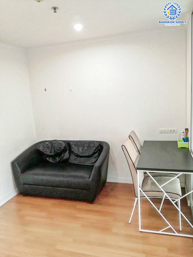 *****คอนโดมิเนียมมือสองกรุงเทพมหานคร โครงการ ลุมพินีเพลส พระราม4-กล้วยน้ำไท เนื้อที่ 28.24 ตร.ม. ฟังก์ชัน 1 ห้องนอน 1 ห้องน้ำ 1 ที่จอดรถ ห้องสภาพดี บนทำเลเดินทางสะดวก ติดถนนพระราม4 เพียง 1 กิโลเมตรก็ถึงรถไฟฟ้าสายสีเขียว "สถานีเอกมัย" ในราคาสุดคุ้ม!