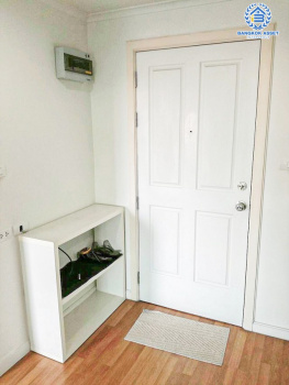 *****คอนโดมิเนียมมือสองกรุงเทพมหานคร โครงการ ลุมพินีเพลส พระราม4-กล้วยน้ำไท เนื้อที่ 28.24 ตร.ม. ฟังก์ชัน 1 ห้องนอน 1 ห้องน้ำ 1 ที่จอดรถ ห้องสภาพดี บนทำเลเดินทางสะดวก ติดถนนพระราม4 เพียง 1 กิโลเมตรก็ถึงรถไฟฟ้าสายสีเขียว "สถานีเอกมัย" ในราคาสุดคุ้ม!