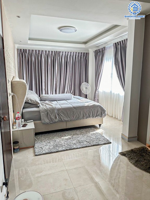 บ้านเดี่ยวมือสอง โครงการ ชัยพฤกษ์ ทวีวัฒนา หลังมุม จากแบรนด์ L&H เนื้อที่ 72.6 ตร.ว. ฟังก์ชัน 3 ห้องนอน 3 ห้องน้ำ 2 ที่จอดรถ ตอบโจทย์ทุกการอยู่อาศัย โครงการบรรยากาศดี บนทำเลศักยภาพ เชื่อมต่อถนนคลองทวีวัฒนา ถนนบรมราชชนนี ใกล้มหาวิทยาลัยมหิดล ศาลายา และเซ็นทรัล ศาลายา...