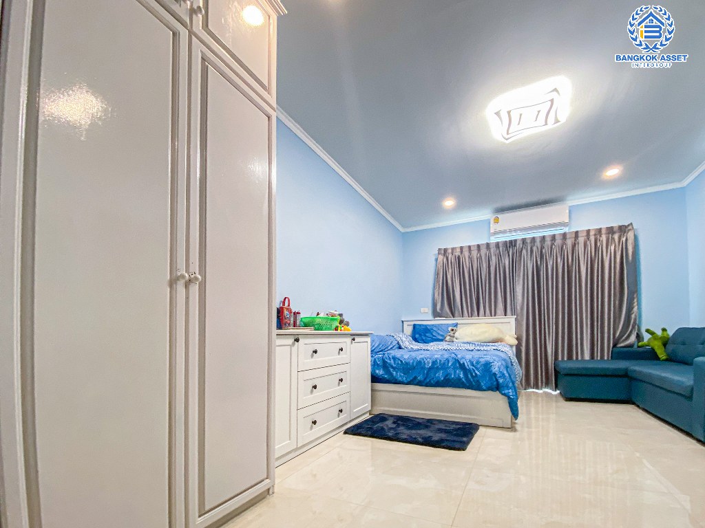 บ้านเดี่ยวมือสอง โครงการ ชัยพฤกษ์ ทวีวัฒนา หลังมุม จากแบรนด์ L&H เนื้อที่ 72.6 ตร.ว. ฟังก์ชัน 3 ห้องนอน 3 ห้องน้ำ 2 ที่จอดรถ ตอบโจทย์ทุกการอยู่อาศัย โครงการบรรยากาศดี บนทำเลศักยภาพ เชื่อมต่อถนนคลองทวีวัฒนา ถนนบรมราชชนนี ใกล้มหาวิทยาลัยมหิดล ศาลายา และเซ็นทรัล ศาลายา...