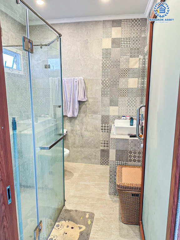 บ้านเดี่ยวมือสอง โครงการ ชัยพฤกษ์ ทวีวัฒนา หลังมุม จากแบรนด์ L&H เนื้อที่ 72.6 ตร.ว. ฟังก์ชัน 3 ห้องนอน 3 ห้องน้ำ 2 ที่จอดรถ ตอบโจทย์ทุกการอยู่อาศัย โครงการบรรยากาศดี บนทำเลศักยภาพ เชื่อมต่อถนนคลองทวีวัฒนา ถนนบรมราชชนนี ใกล้มหาวิทยาลัยมหิดล ศาลายา และเซ็นทรัล ศาลายา...