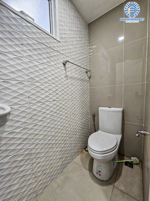 *****ทาวน์เฮ้าส์มือสองนนทบุรี โครงการ พฤกษาวิลล์98 บางกรวย-ไทรน้อย หลังมุม เนื้อที่กว้าง 23 ตร.ว. ฟังก์ชัน 2 ห้องนอน 2 ห้องน้ำ 1 ที่จอดรถ บ้านสภาพดี แถมฟรี! 3 เครื่องปรับอากาศ บนทำเลเดินทางสะดวก เชื่อมต่อถนนนครอินทร์, ถนนราชพฤกษ์ ใกล้จุดขึ้นทางด่วน "ศรีรัช" จองด่วน!