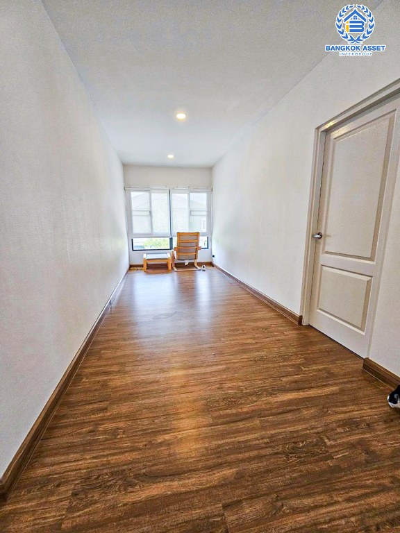 *****บ้านเดี่ยวมือสอง โครงการ Centro ราชพฤกษ์2 หลังมุม เนื้อที่ 65.40 ตร.ว. ฟังก์ชัน 4 ห้องนอน 5 ห้องน้ำ 3 ที่จอดรถ ภายในสไตล์อบอุ่น ภายนอกมีพื้นที่โล่งกว้าง โครงการบนทำเลดี เชื่อมต่อถนนบางกรวย-ไทรน้อย ถนนราชพฤกษ์ ใกล้เซ็นทรัล เวสต์เกต และรถไฟฟ้าสายสีม่วง "สถานีบางพลู"