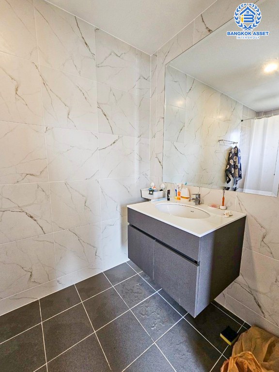 *****บ้านเดี่ยวมือสอง โครงการ Centro ราชพฤกษ์2 หลังมุม เนื้อที่ 65.40 ตร.ว. ฟังก์ชัน 4 ห้องนอน 5 ห้องน้ำ 3 ที่จอดรถ ภายในสไตล์อบอุ่น ภายนอกมีพื้นที่โล่งกว้าง โครงการบนทำเลดี เชื่อมต่อถนนบางกรวย-ไทรน้อย ถนนราชพฤกษ์ ใกล้เซ็นทรัล เวสต์เกต และรถไฟฟ้าสายสีม่วง "สถานีบางพลู"