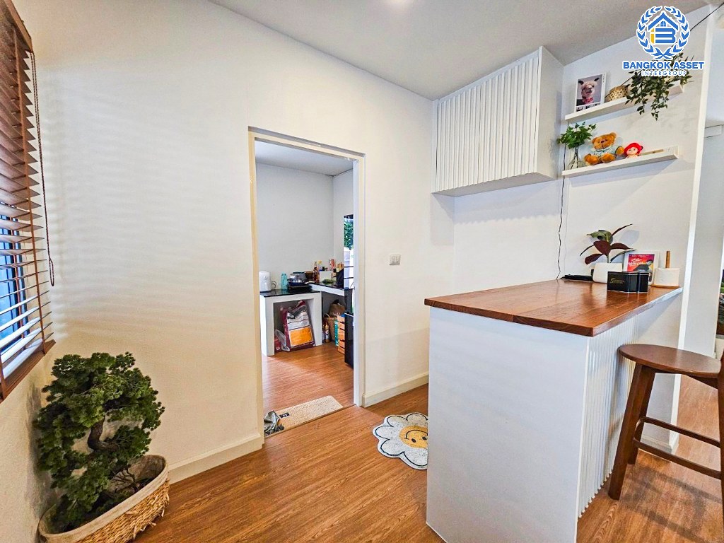 *****บ้านเดี่ยวมือสอง โครงการ Centro ราชพฤกษ์2 หลังมุม เนื้อที่ 65.40 ตร.ว. ฟังก์ชัน 4 ห้องนอน 5 ห้องน้ำ 3 ที่จอดรถ ภายในสไตล์อบอุ่น ภายนอกมีพื้นที่โล่งกว้าง โครงการบนทำเลดี เชื่อมต่อถนนบางกรวย-ไทรน้อย ถนนราชพฤกษ์ ใกล้เซ็นทรัล เวสต์เกต และรถไฟฟ้าสายสีม่วง "สถานีบางพลู"