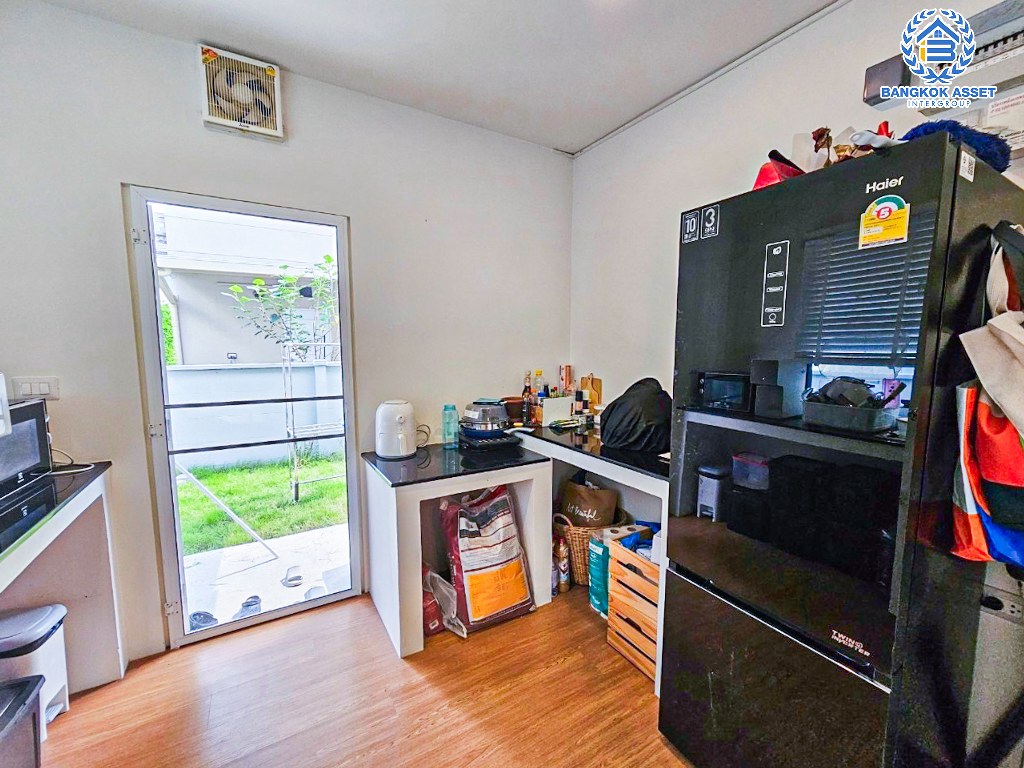 *****บ้านเดี่ยวมือสอง โครงการ Centro ราชพฤกษ์2 หลังมุม เนื้อที่ 65.40 ตร.ว. ฟังก์ชัน 4 ห้องนอน 5 ห้องน้ำ 3 ที่จอดรถ ภายในสไตล์อบอุ่น ภายนอกมีพื้นที่โล่งกว้าง โครงการบนทำเลดี เชื่อมต่อถนนบางกรวย-ไทรน้อย ถนนราชพฤกษ์ ใกล้เซ็นทรัล เวสต์เกต และรถไฟฟ้าสายสีม่วง "สถานีบางพลู"