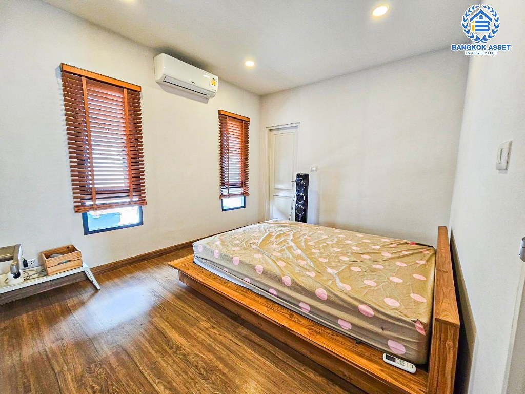 *****บ้านเดี่ยวมือสอง โครงการ Centro ราชพฤกษ์2 หลังมุม เนื้อที่ 65.40 ตร.ว. ฟังก์ชัน 4 ห้องนอน 5 ห้องน้ำ 3 ที่จอดรถ ภายในสไตล์อบอุ่น ภายนอกมีพื้นที่โล่งกว้าง โครงการบนทำเลดี เชื่อมต่อถนนบางกรวย-ไทรน้อย ถนนราชพฤกษ์ ใกล้เซ็นทรัล เวสต์เกต และรถไฟฟ้าสายสีม่วง "สถานีบางพลู"